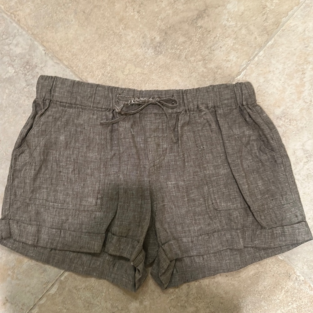 4OUR DREAMERS 100% linen shorts. Size small.